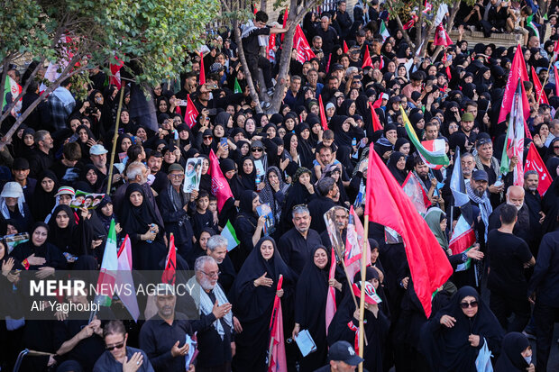 تشییع پیکر رهبر شهید انقلاب در مشهد - ۷