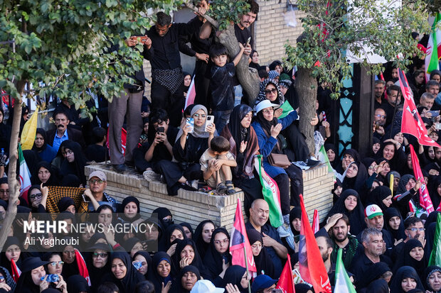 تشییع پیکر رهبر شهید انقلاب در مشهد - ۷
