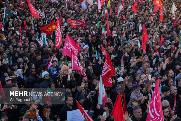 تشییع پیکر رهبر شهید انقلاب در مشهد - ۷