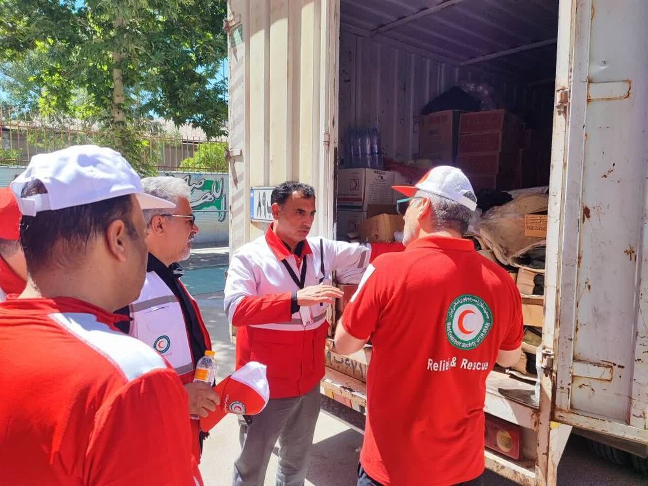 خدمترسانی هلالاحمر خراسان جنوبی به ۲۰ هزار نفر در تشییع رهبر شهید