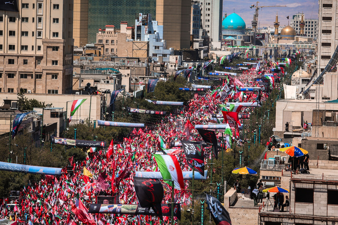 Millions flood Mashhad ahead of martyred Leader's burial at Holy Imam Reza Shrine