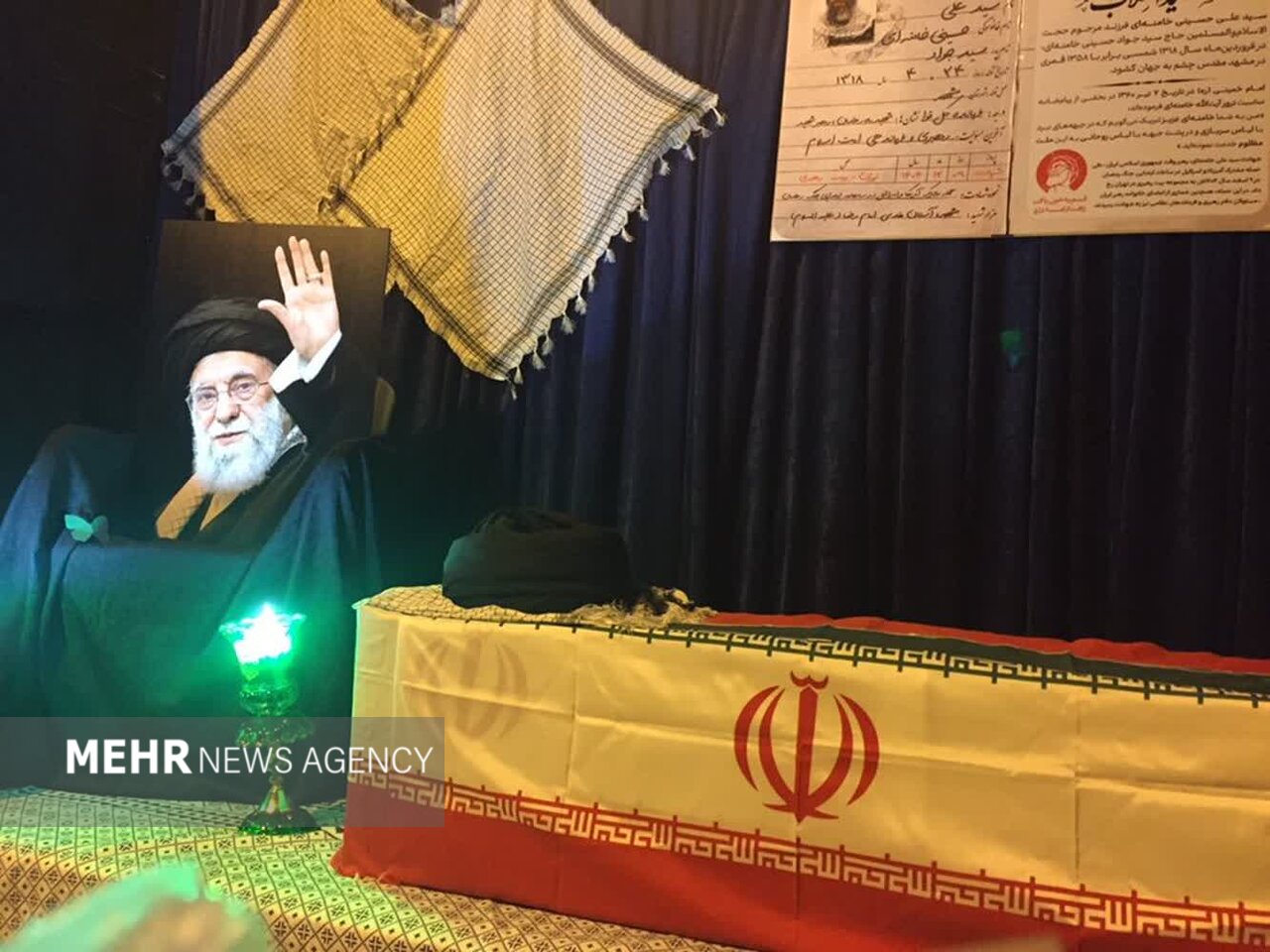 خوێندنی نوێژی مێژوویی لەسەر تەرمی ڕێبەری شەهیدی ئێران
