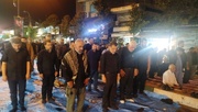اقامه دسته‌جمعی نماز لیلة‌ الدفن برای رهبر شهید در آستانه اشرفیه