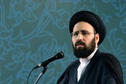 سەید عەلی خومەینی: هەر کەس پەیامی دۆستایەتی بداتە ئەمریکا پیس و گڵاوە
