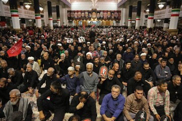 گرامیداشت رهبر شهید در حرم بانوی کرامت از سوی رهبر انقلاب برگزار شد