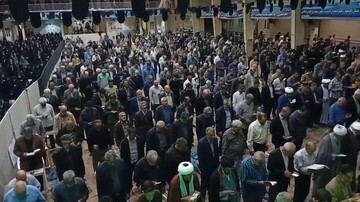 اقامه نماز استغاثه به حضرت ولی‌عصر(عج) در حسینیه شهدای اراک
