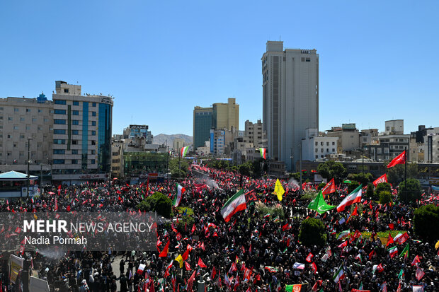 تشییع پیکر رهبر شهید انقلاب در مشهد - ۸