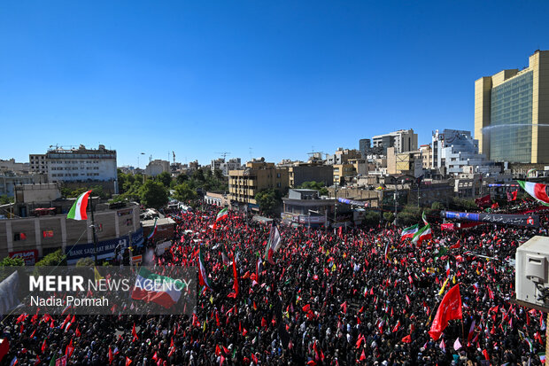 تشییع پیکر رهبر شهید انقلاب در مشهد - ۸
