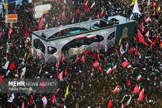 تشییع باشکوه و حماسی رهبر شهید، پیام خونخواهی و انتقام بود