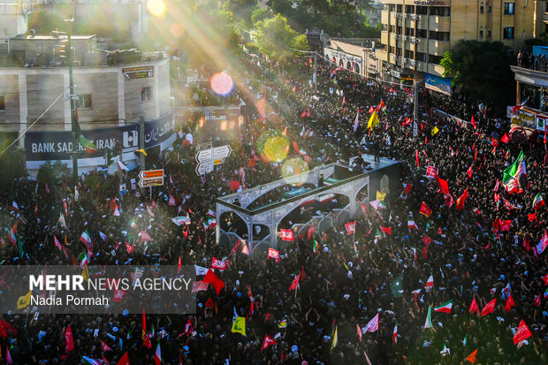تشییع پیکر رهبر شهید انقلاب در مشهد - ۸