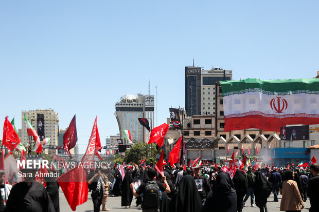 تشییع پیکر رهبر شهید انقلاب در مشهد - ۹