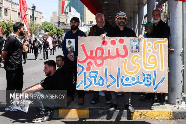 تشییع پیکر رهبر شهید انقلاب در مشهد - ۹