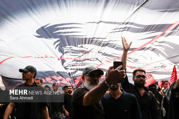 تشییع پیکر رهبر شهید انقلاب در مشهد - ۹