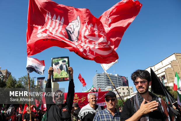 تشییع پیکر رهبر شهید انقلاب در مشهد - ۹