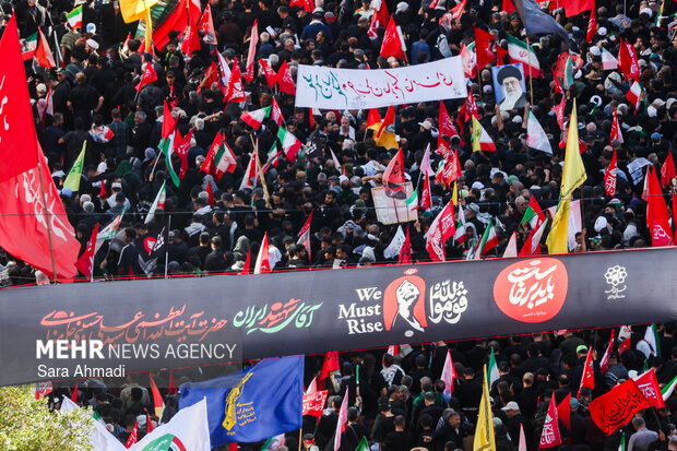 تشییع پیکر رهبر شهید انقلاب در مشهد - ۹