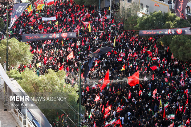 تشییع پیکر رهبر شهید انقلاب در مشهد - ۹