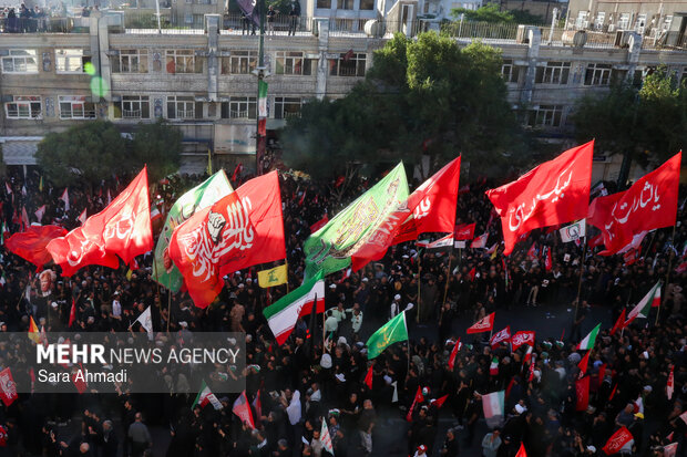 تشییع پیکر رهبر شهید انقلاب در مشهد - ۹