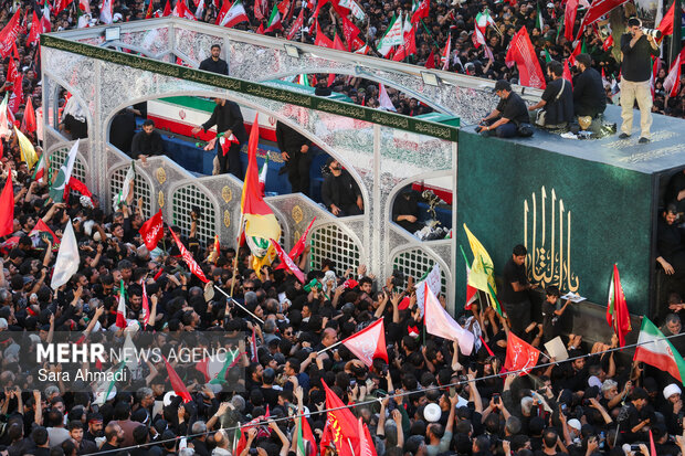 تشییع پیکر رهبر شهید انقلاب در مشهد - ۹