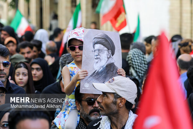 تشییع پیکر رهبر شهید انقلاب در مشهد - ۱۰