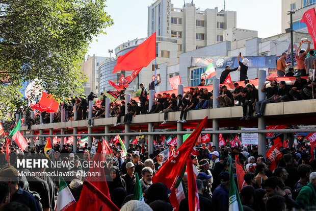 تشییع پیکر رهبر شهید انقلاب در مشهد - ۱۰