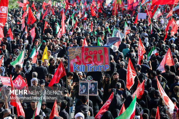 تشییع پیکر رهبر شهید انقلاب در مشهد - ۱۰