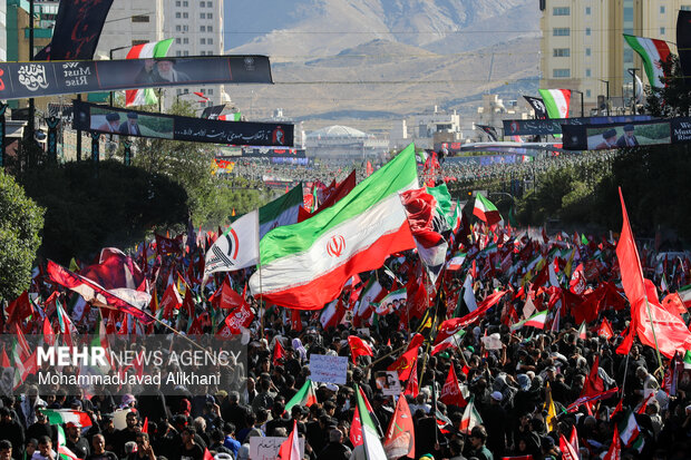 تشییع پیکر رهبر شهید انقلاب در مشهد - ۱۰