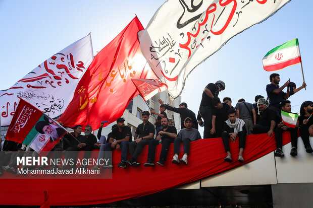 تشییع پیکر رهبر شهید انقلاب در مشهد - ۱۰