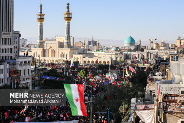 تشییع پیکر رهبر شهید انقلاب در مشهد - ۱۰