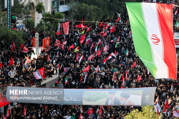 تشییع پیکر رهبر شهید انقلاب در مشهد - ۱۰
