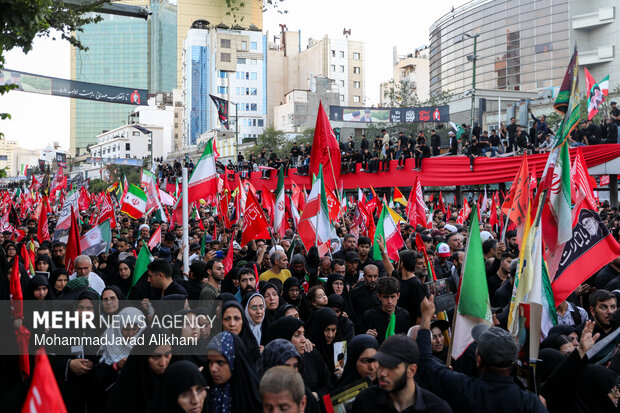 تشییع پیکر رهبر شهید انقلاب در مشهد - ۱۰