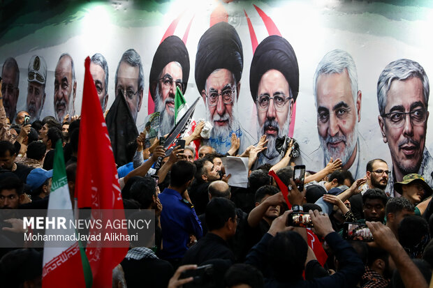تشییع پیکر رهبر شهید انقلاب در مشهد - ۱۰