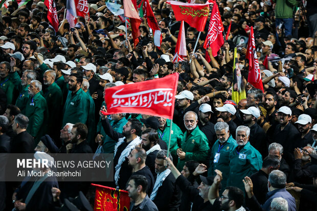 اقامه نماز بر پیکر آقای شهید ایران در حرم رضوی