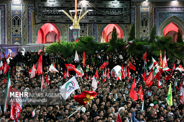 اقامه نماز بر پیکر آقای شهید ایران در حرم رضوی