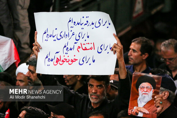 اقامه نماز بر پیکر آقای شهید ایران در حرم رضوی