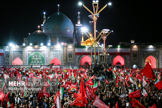اقامه نماز بر پیکر آقای شهید ایران در حرم رضوی