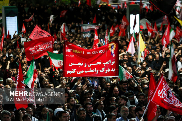 اقامه نماز بر پیکر آقای شهید ایران در حرم رضوی