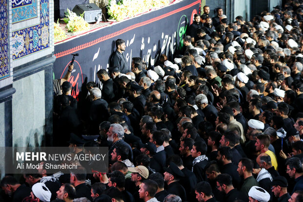 اقامه نماز بر پیکر آقای شهید ایران در حرم رضوی