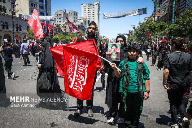 تشییع پیکر رهبر شهید انقلاب در مشهد