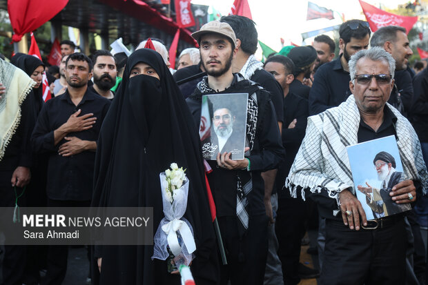 تشییع پیکر رهبر شهید انقلاب در مشهد
