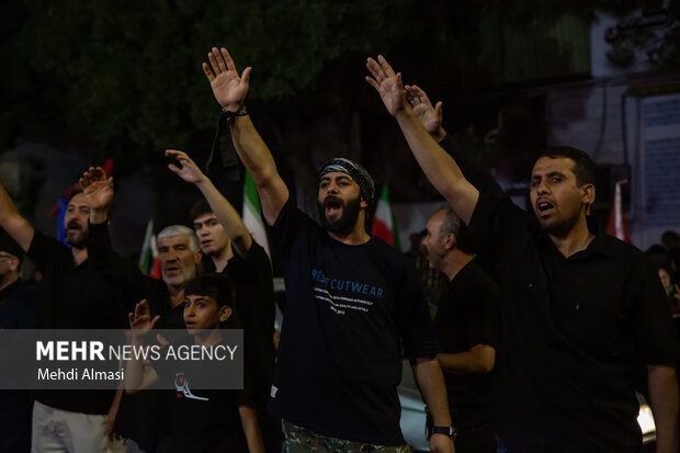 اشک و ماتم در شام غریبان رهبر شهید؛ مردم زنجان به سوگ نشستند