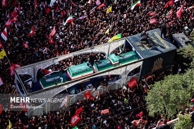 تشییع پیکر رهبر شهید انقلاب در مشهد