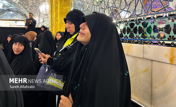 تشرف زائران به رواق دارالذکر برای زیارت مزار رهبر شهید انقلاب