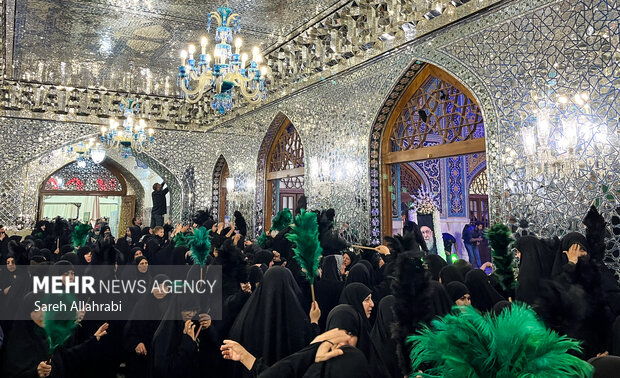 تشرف زائران به رواق دارالذکر برای زیارت مزار رهبر شهید انقلاب