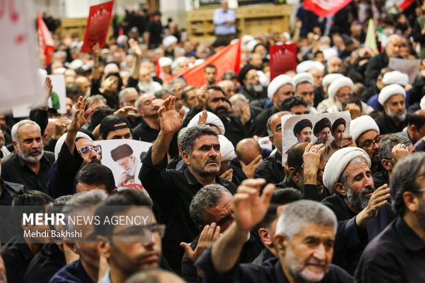 بزرگداشت رهبر شهید انقلاب در حرم حضرت معصومه (س)