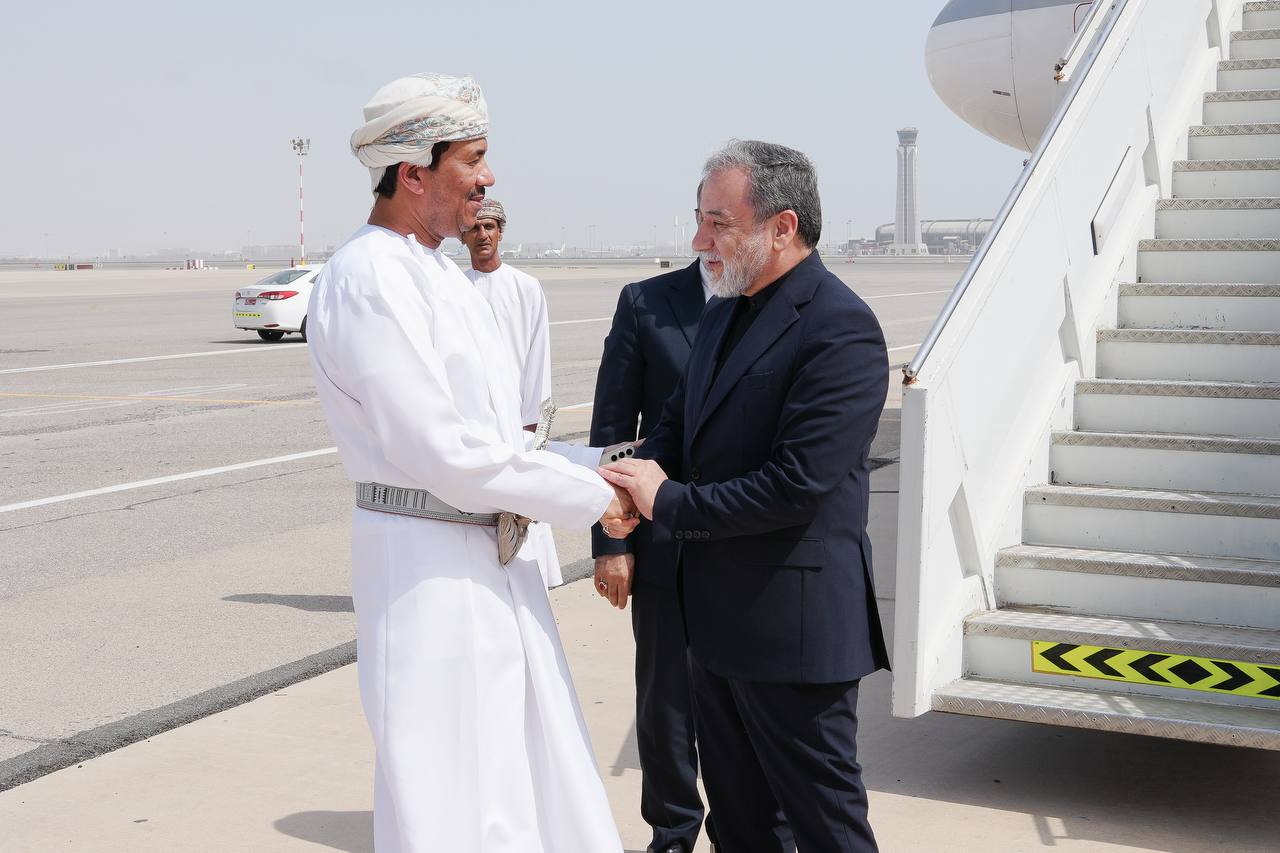 وزير الخارجية الايراني يصل الى عمان