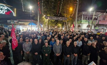 اقامه نماز لیلة‌ الدفن برای رهبر شهید در لاهیجان