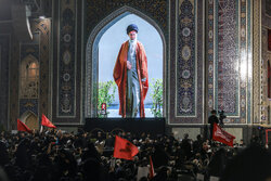 نوحه خوانی لبنانی در مراسم بزرگداشت رهبر شهید در حرم رضوی