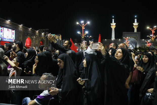 بزرگداشت رهبر شهید انقلاب در حرم مطهر رضوی