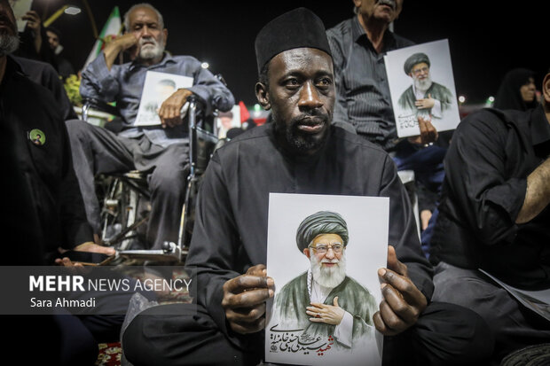 بزرگداشت رهبر شهید انقلاب در حرم مطهر رضوی