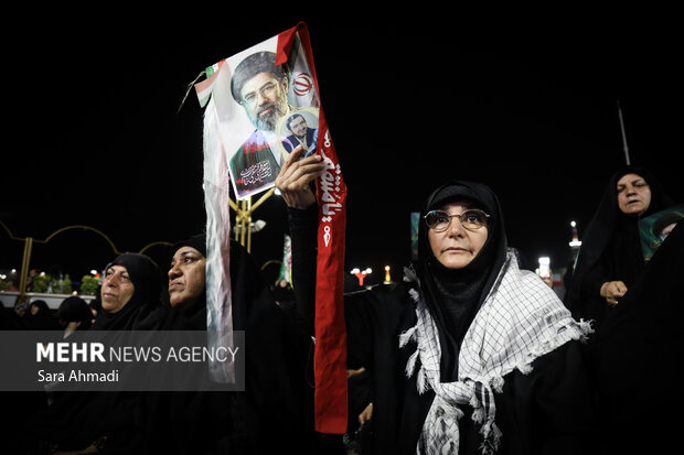 بزرگداشت رهبر شهید انقلاب در حرم مطهر رضوی